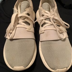 Adidas ivory tennis shoes